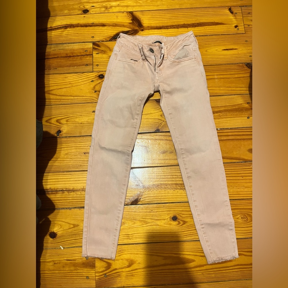 American Eagle light pink jeans. Size 2. Great condition.